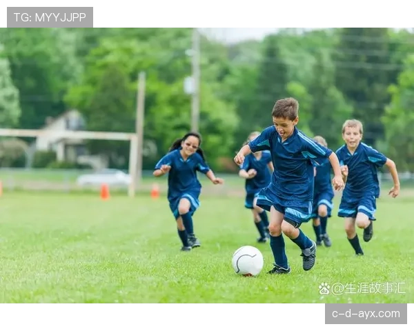 新一代足球巨星闪耀赛场，年轻球员强势崛起引领未来风潮