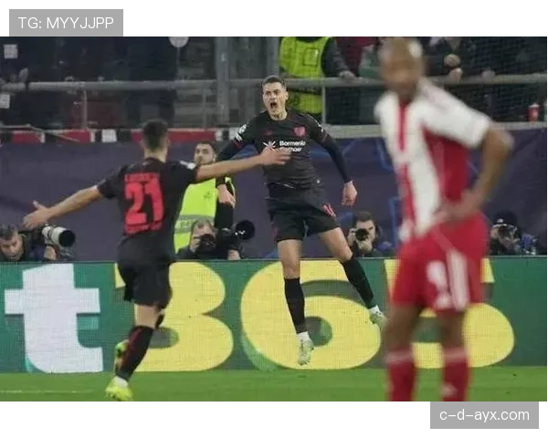 德甲药厂中场强势掌控比赛，球队状态回升重返胜利轨道