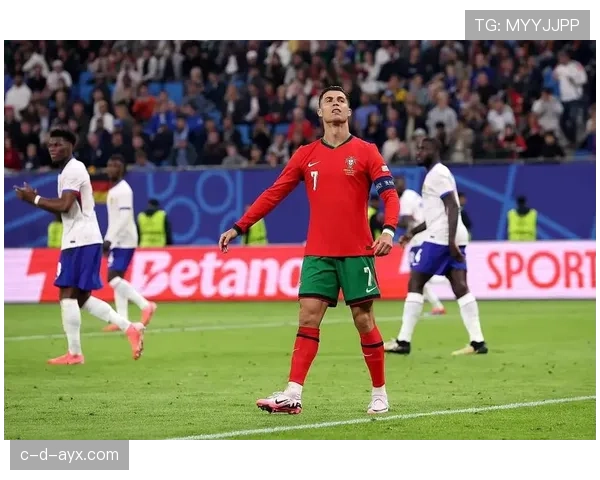 听说C罗家里的健身房比你小区还豪，还真不是盖的！